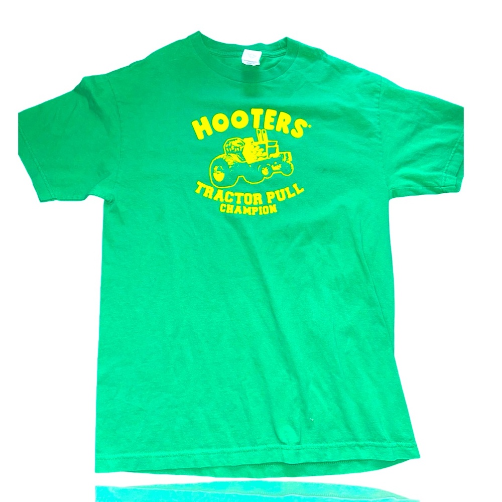 Vintage HOOTERS Tractor Pull Champion Graphic Tee: Large: John Deere Colors